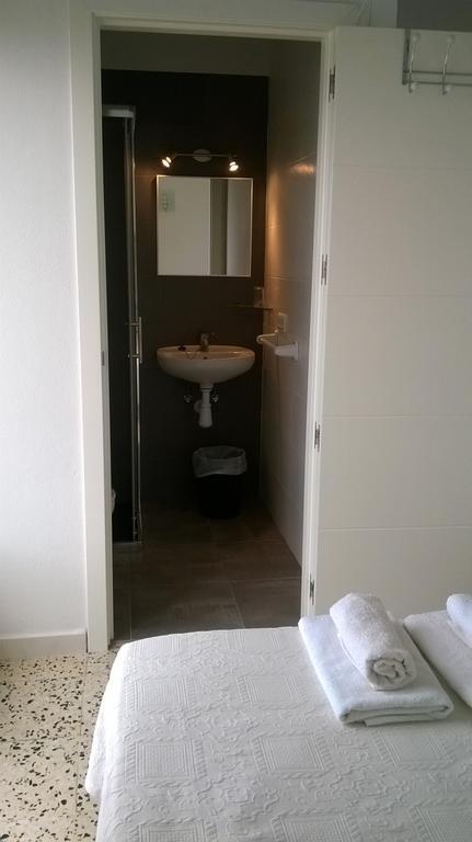 Hostal Paris Ciutadella ซิวตาเดญา ภายนอก รูปภาพ