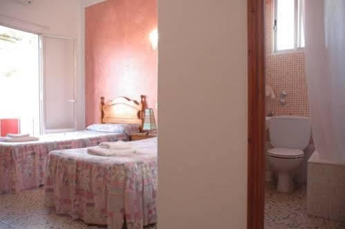 Hostal Paris Ciutadella ซิวตาเดญา ภายนอก รูปภาพ