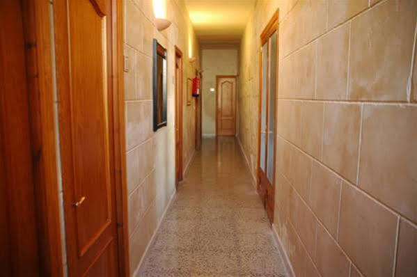 Hostal Paris Ciutadella ซิวตาเดญา ภายนอก รูปภาพ